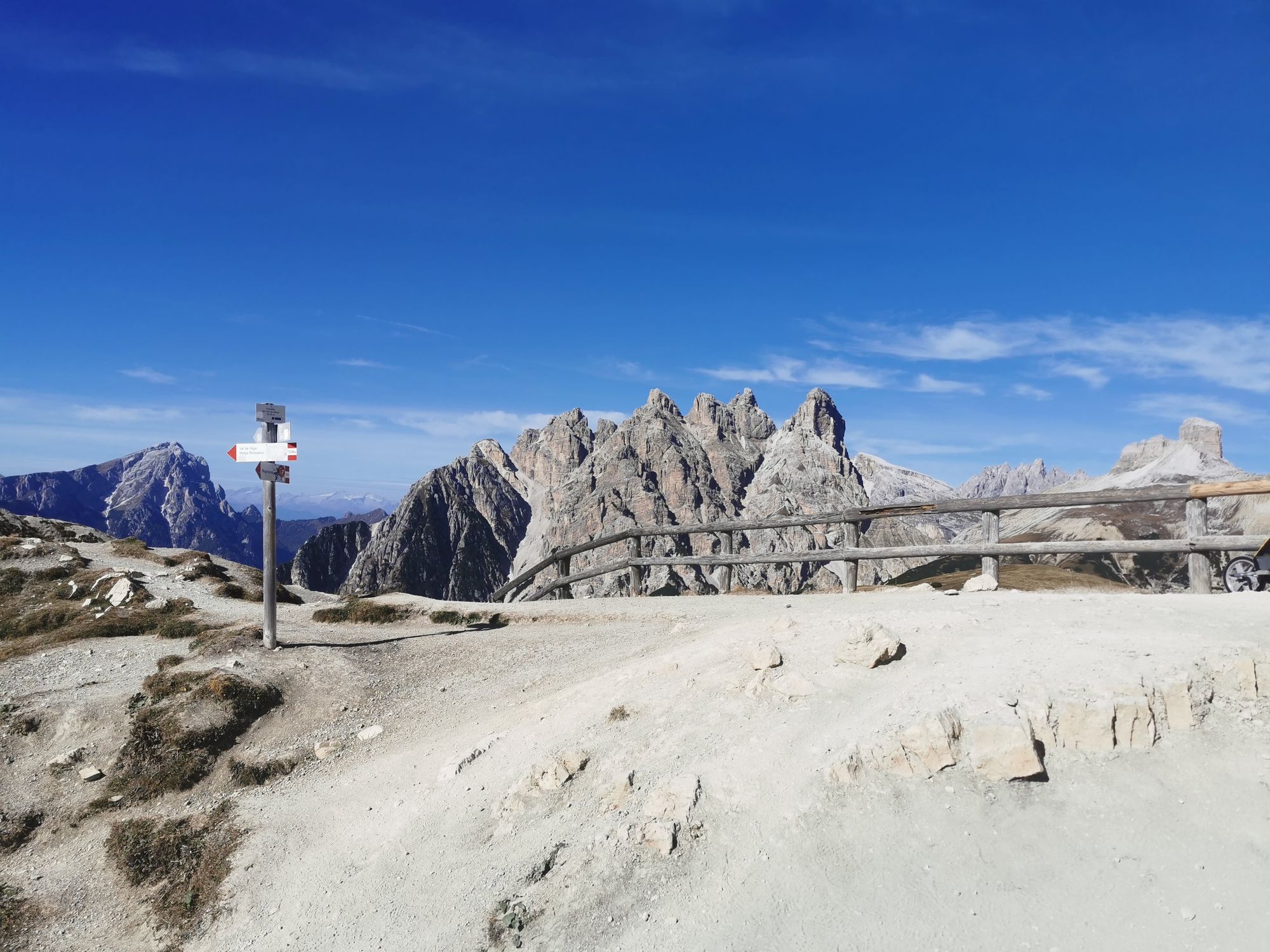 Um die Drei Zinnen in den Dolomiten wandern