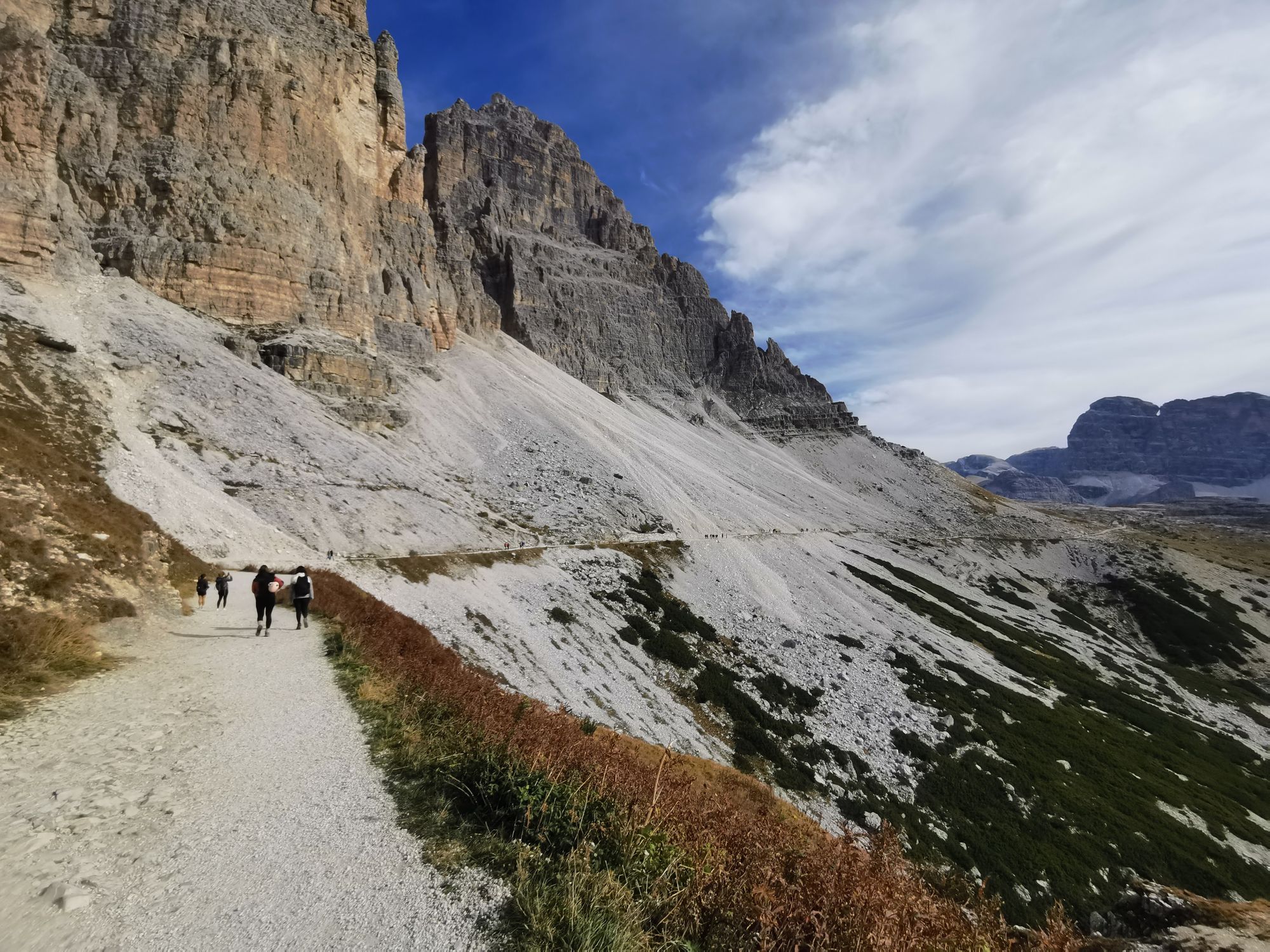 Um die Drei Zinnen in den Dolomiten wandern