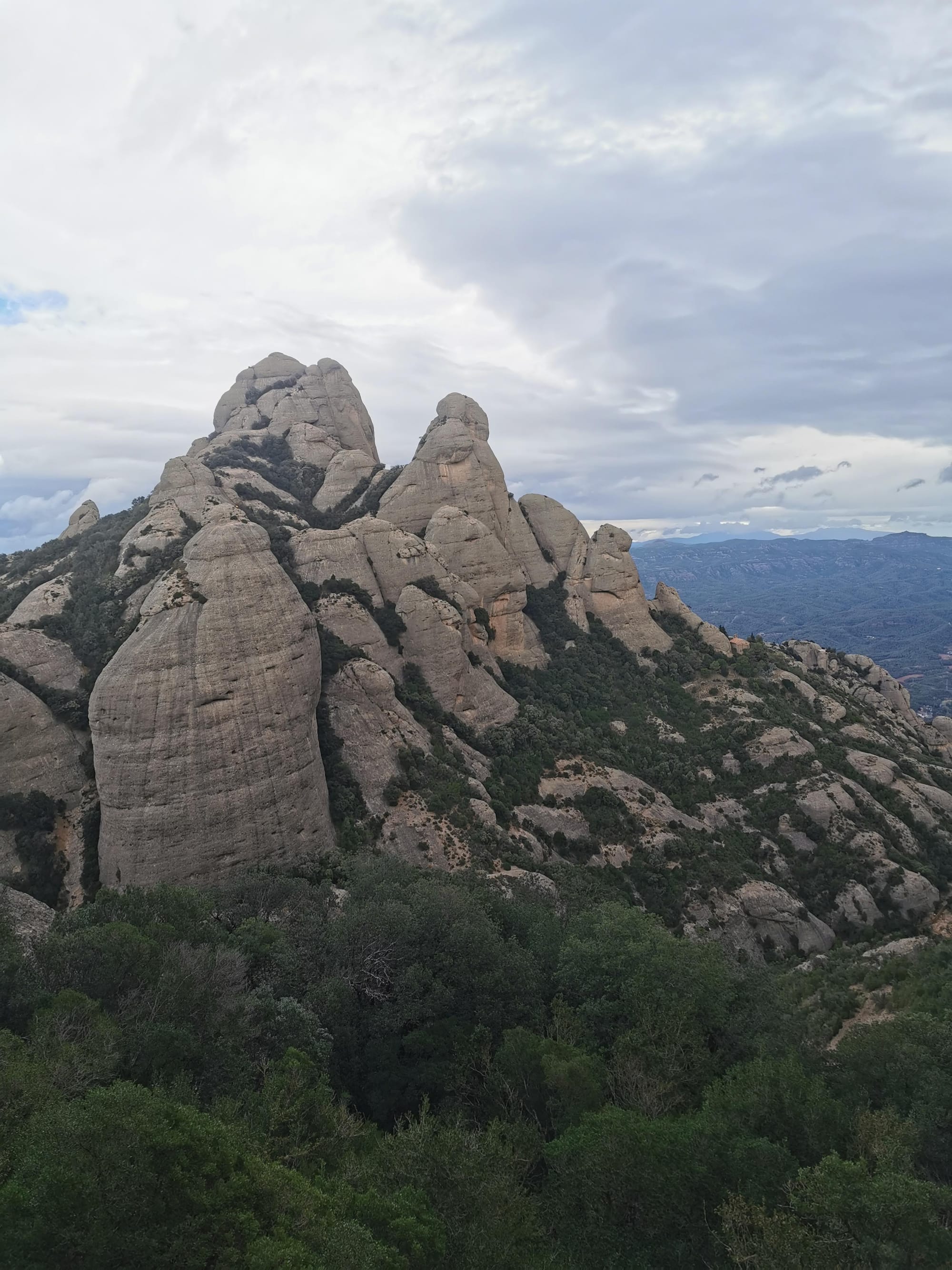 Montserrat: Wandern vom Kloster auf den Sant Jeroni Gipfel