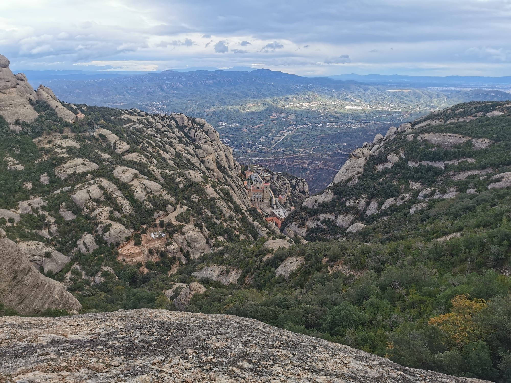 Montserrat: Wandern vom Kloster auf den Sant Jeroni Gipfel