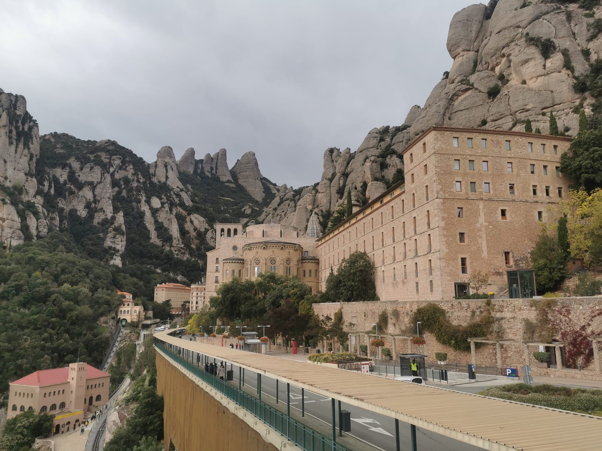 Montserrat: Wandern vom Kloster auf den Sant Jeroni Gipfel