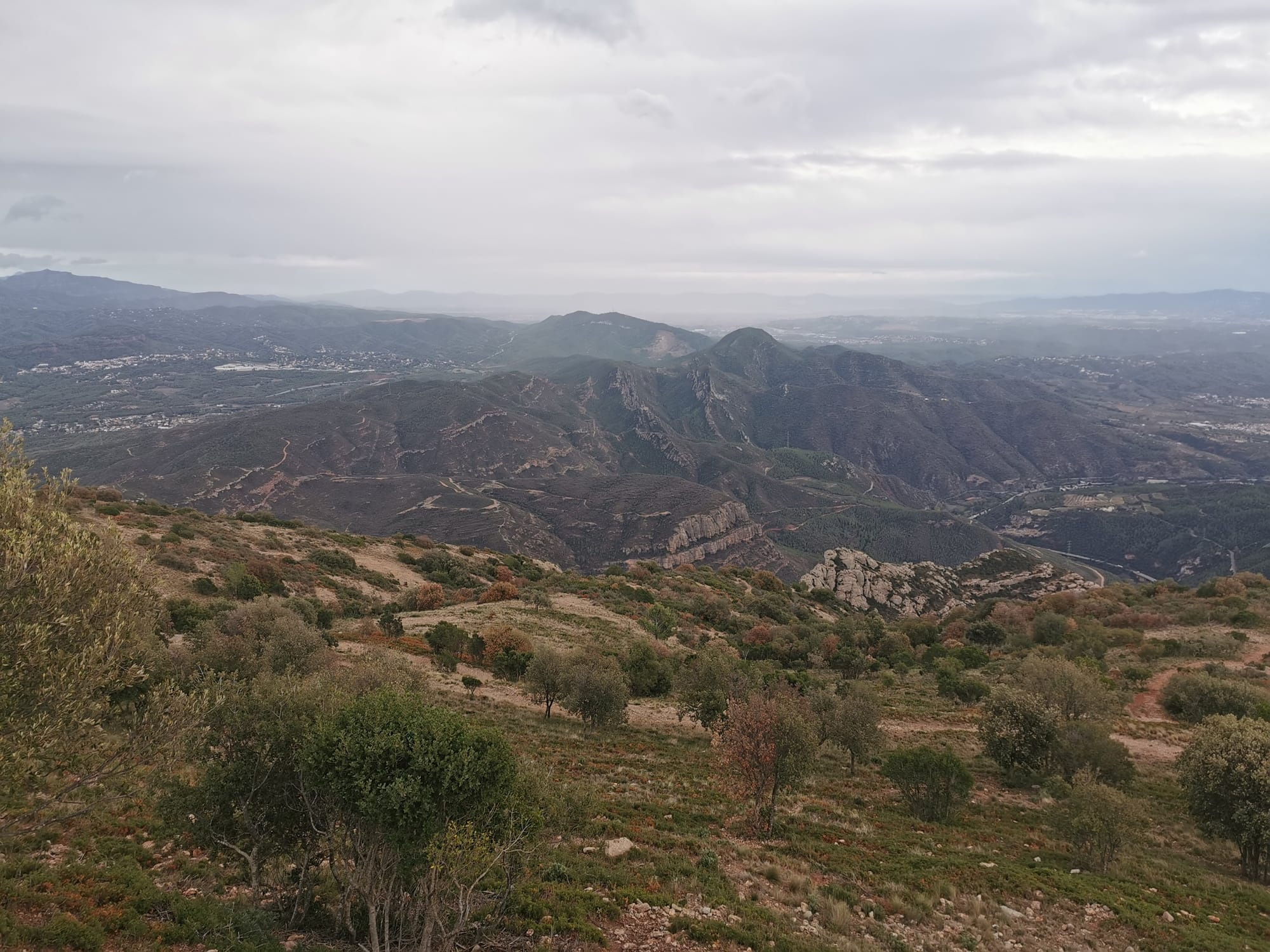 Montserrat: Wandern vom Kloster auf den Sant Jeroni Gipfel