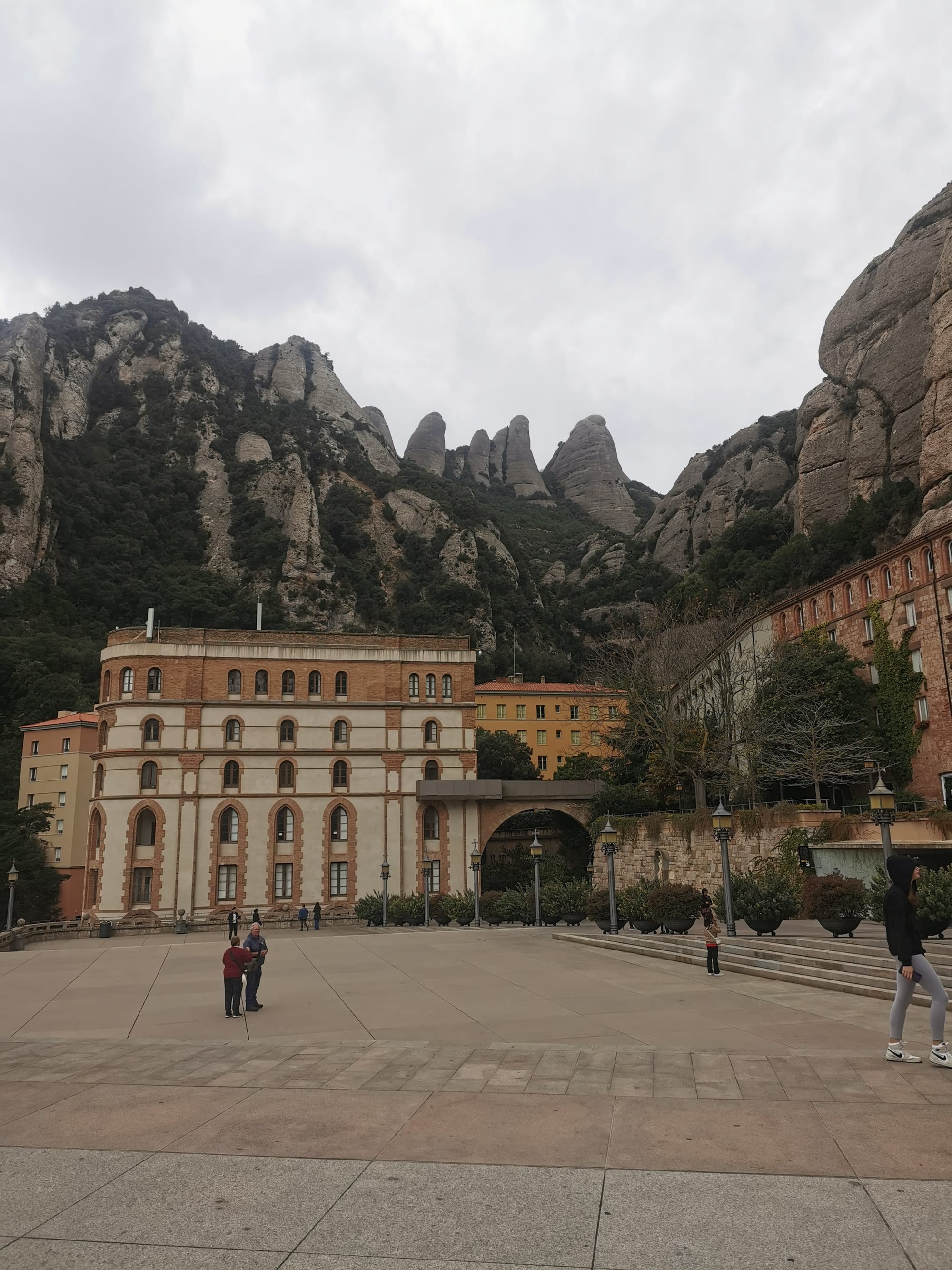 Montserrat: Wandern vom Kloster auf den Sant Jeroni Gipfel