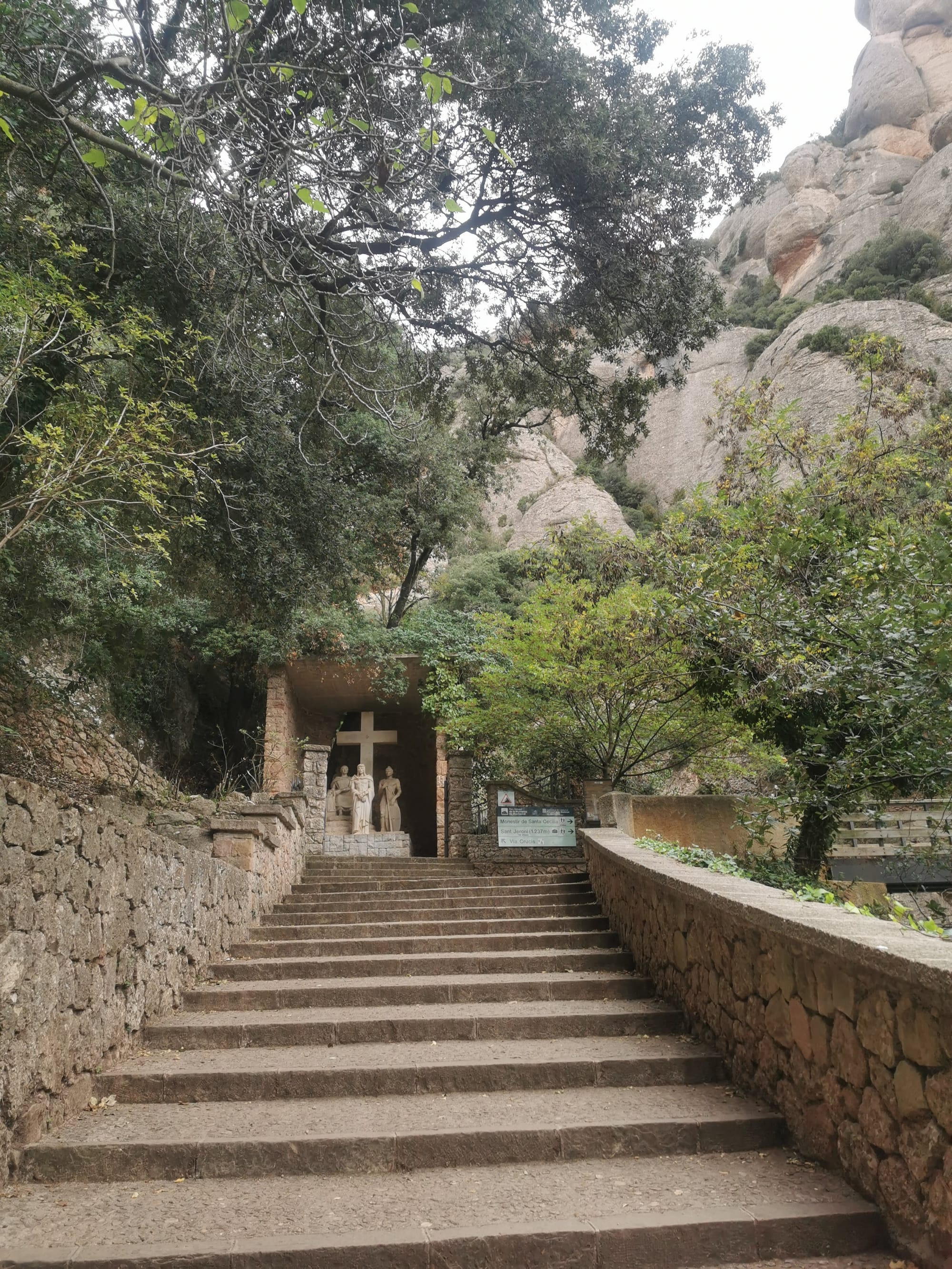 Montserrat: Wandern vom Kloster auf den Sant Jeroni Gipfel