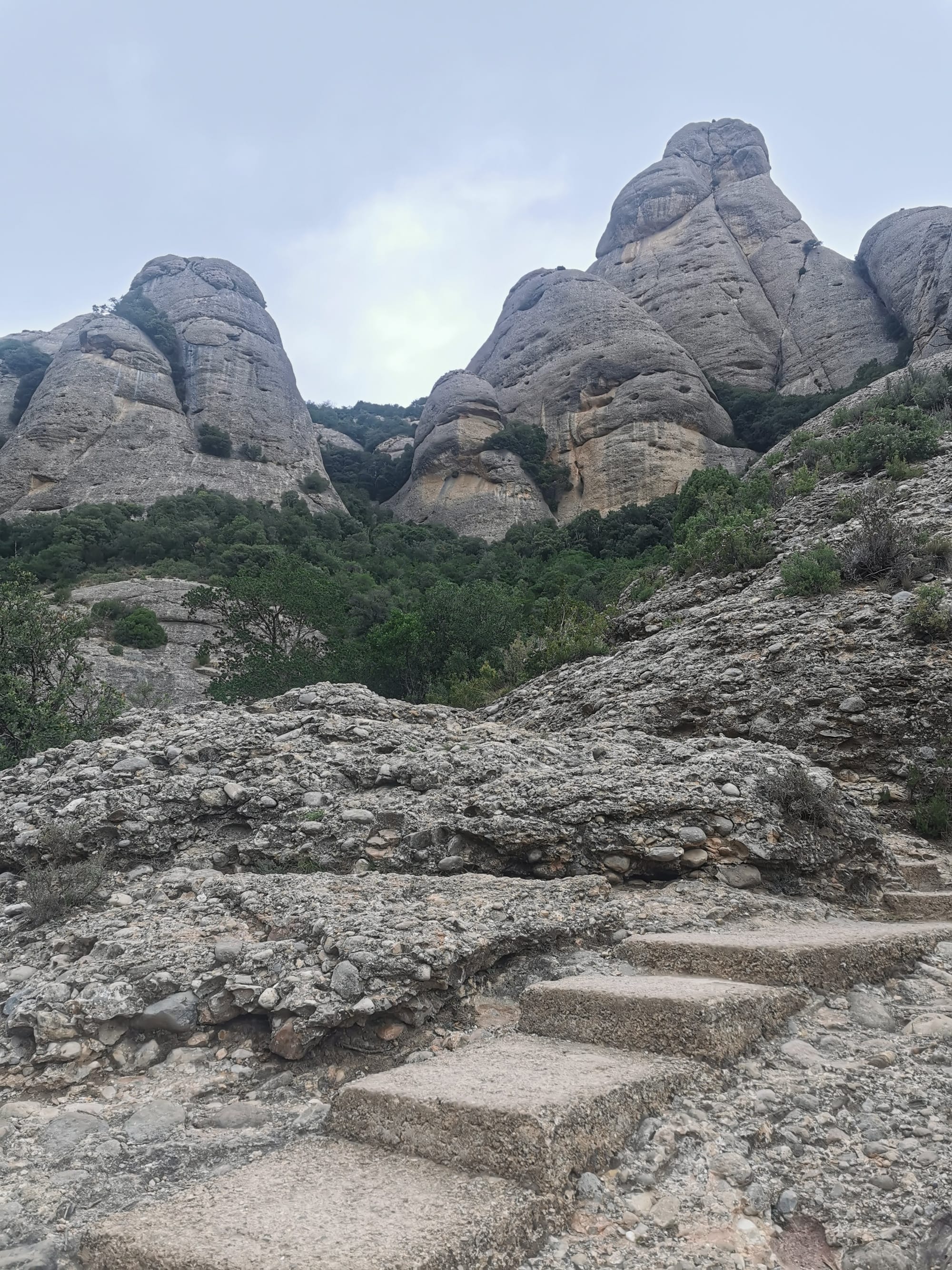 Montserrat: Wandern vom Kloster auf den Sant Jeroni Gipfel